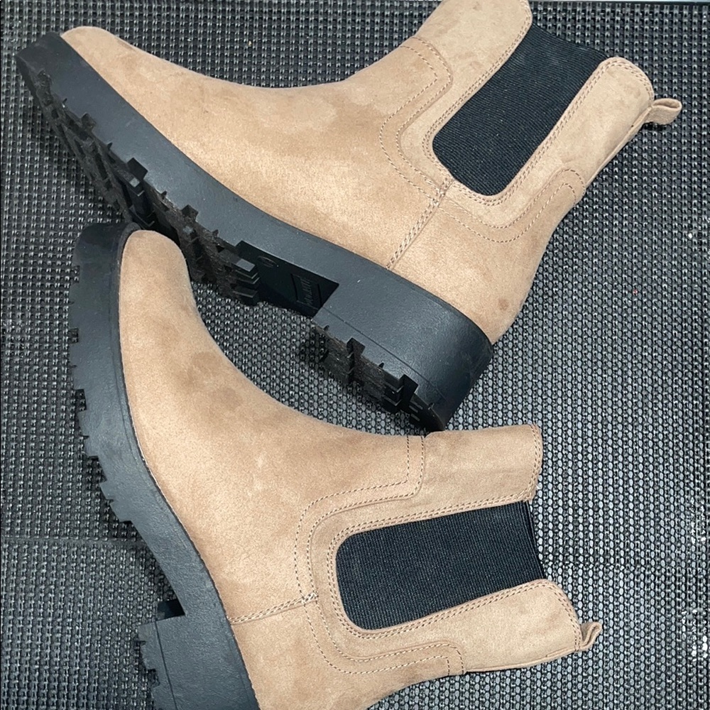 Old Navy Women’s Chelsea Boots